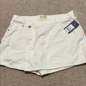 Universal Thread White Women Shorts